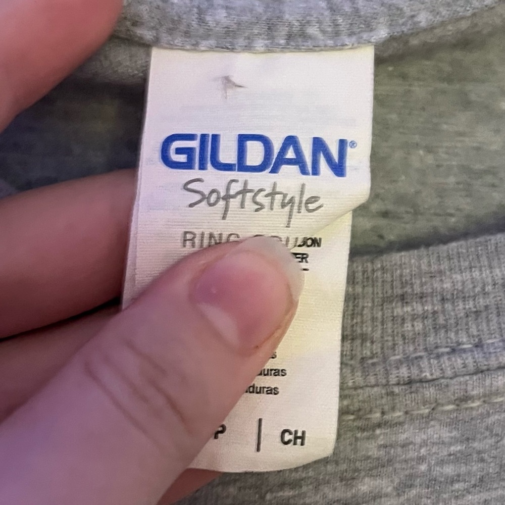 Grey Gildan t-shirt - Picture 3 of 3